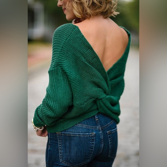 Francesca's Collections Deep Green V-Neck Sweater - Picture 1 of 4